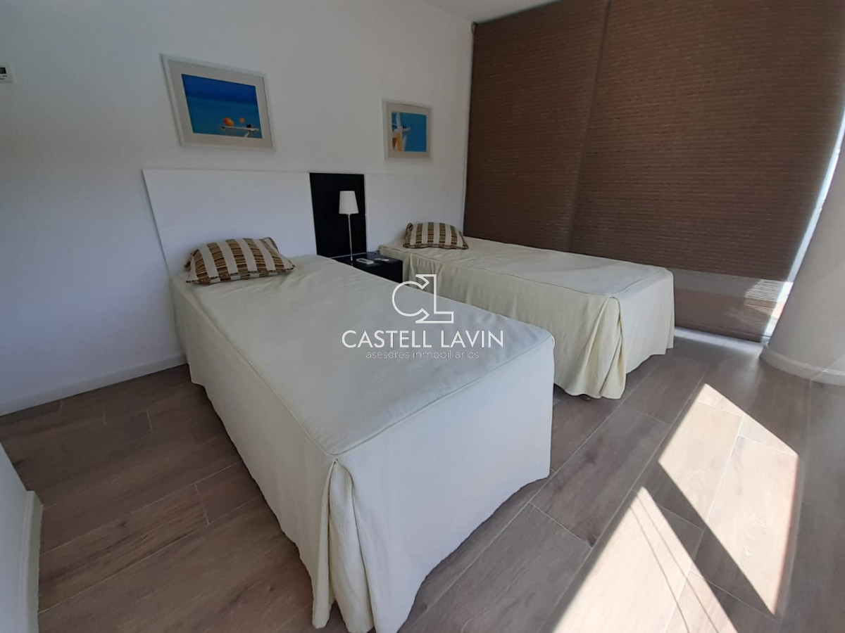 Apartamento ID.26 - Venta Apartamento 4 Dormitorios Primera Linea Playa Mansa Punta del Este