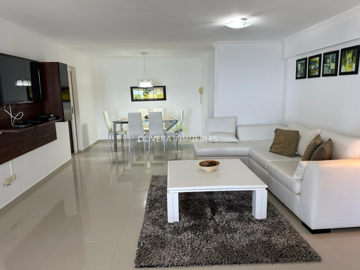 Apartamento ID.9943 - Alquiler Anual en Punta del Este Peninsula con Excente Vista 