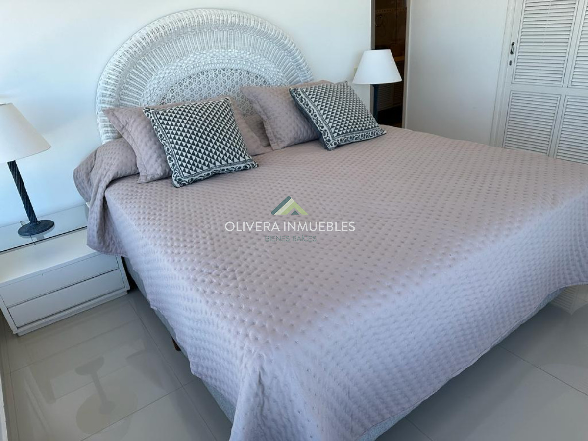 Apartamento ID.9943 - Alquiler Anual en Punta del Este Peninsula con Excente Vista 