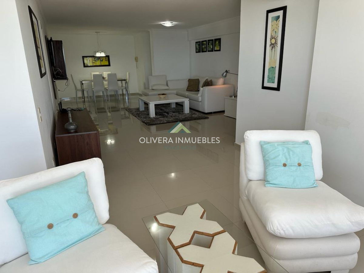 Apartamento ID.9943 - Alquiler Anual en Punta del Este Peninsula con Excente Vista 