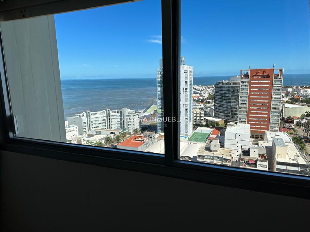 Apartamento ID.9943 - Alquiler Anual en Punta del Este Peninsula con Excente Vista 