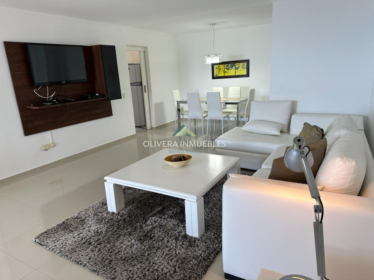 Apartamento ID.9943 - Alquiler Anual en Punta del Este Peninsula con Excente Vista 