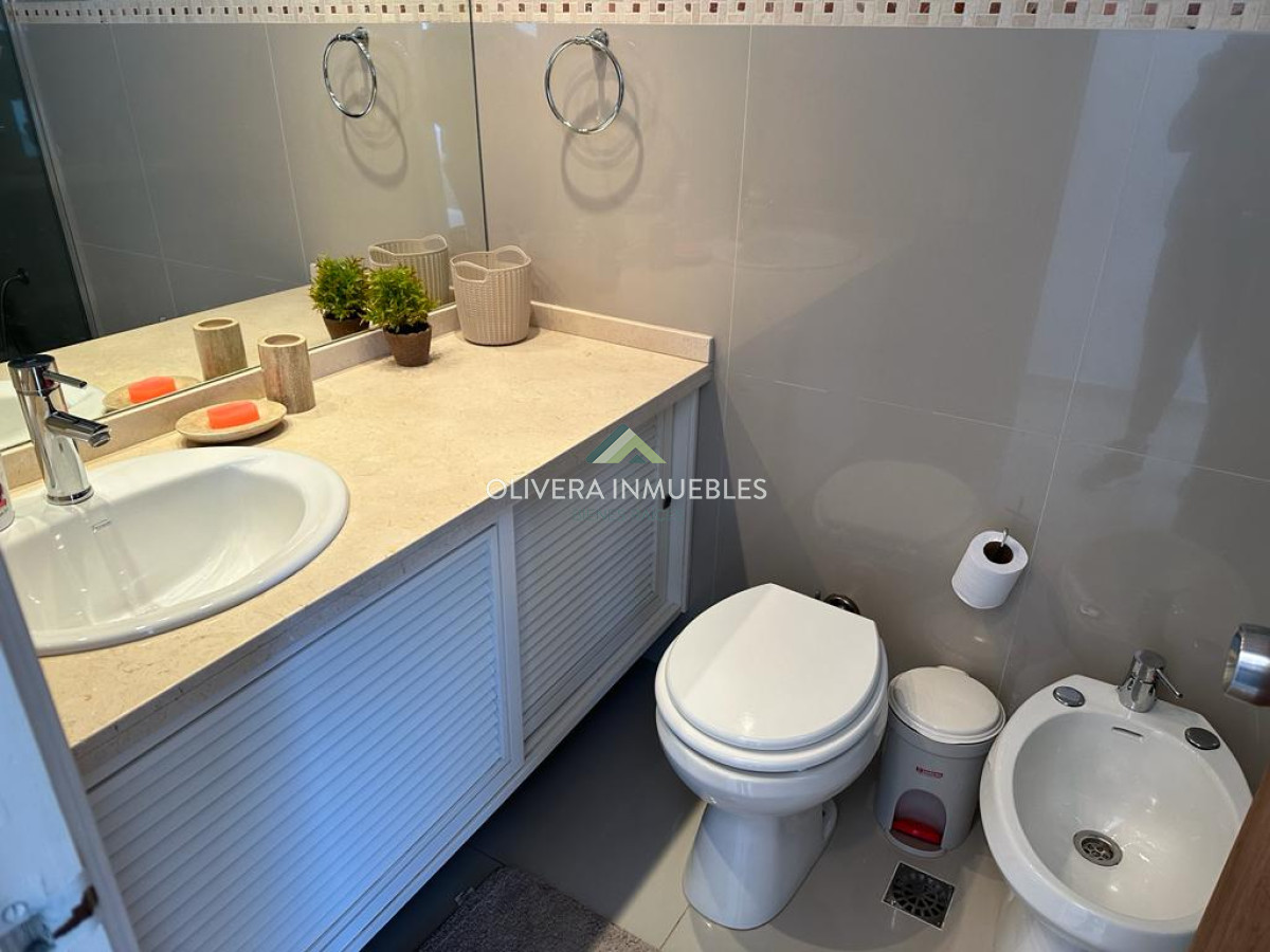 Apartamento ID.9943 - Alquiler Anual en Punta del Este Peninsula con Excente Vista 