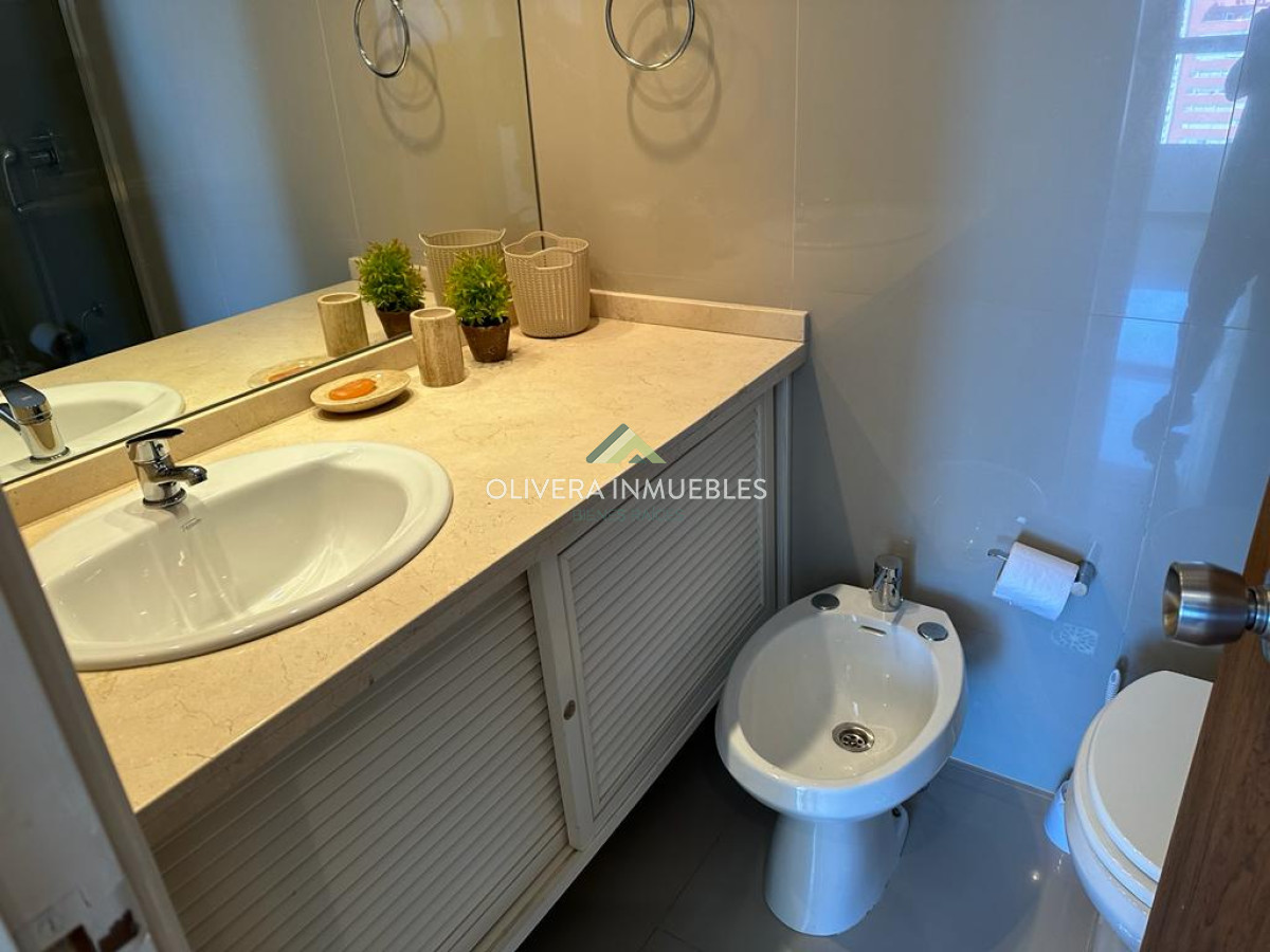 Apartamento ID.9943 - Alquiler Anual en Punta del Este Peninsula con Excente Vista 