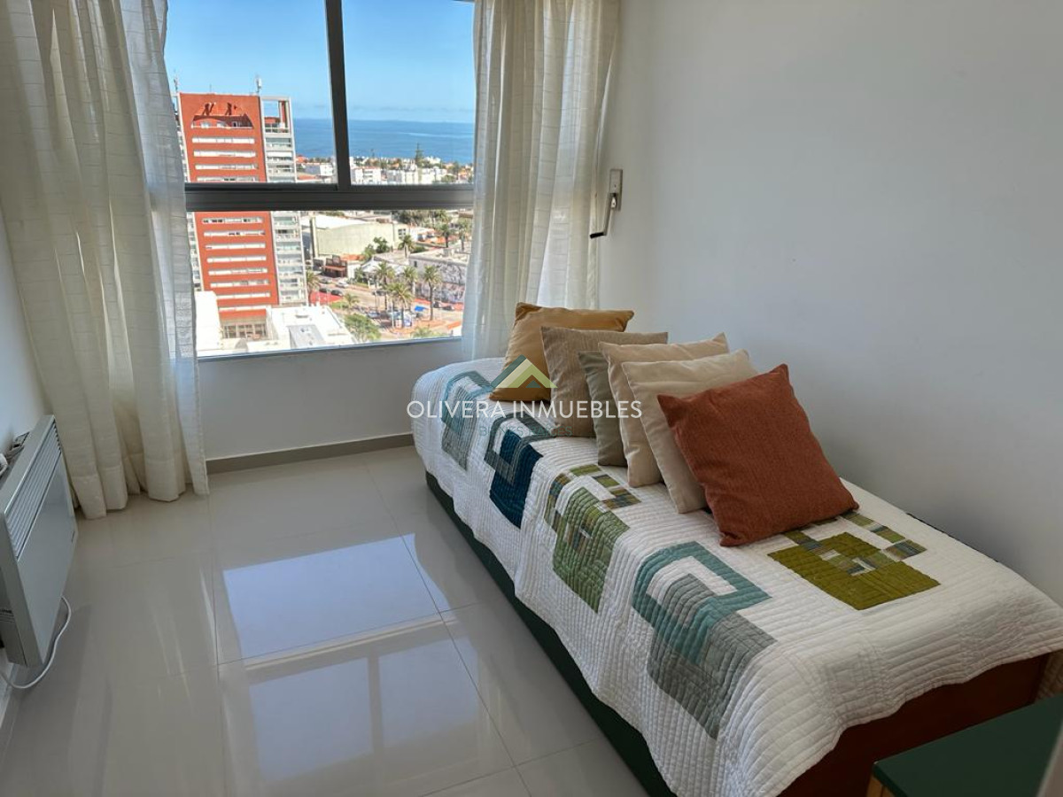Apartamento ID.9943 - Alquiler Anual en Punta del Este Peninsula con Excente Vista 