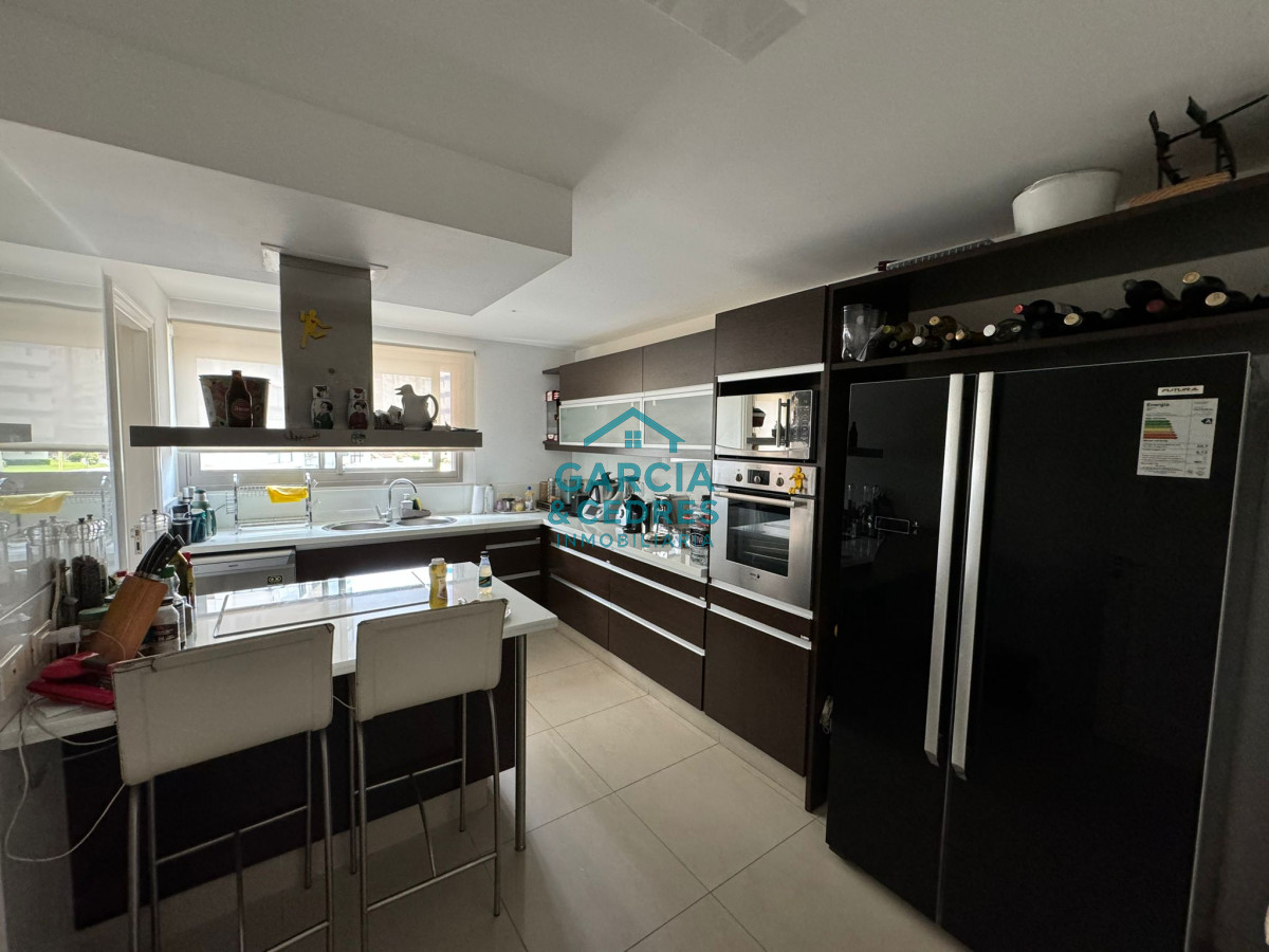 Apartamento ID.539 - Apartamento de 4 dormitorios en Torre Imperiale, Playa brava 