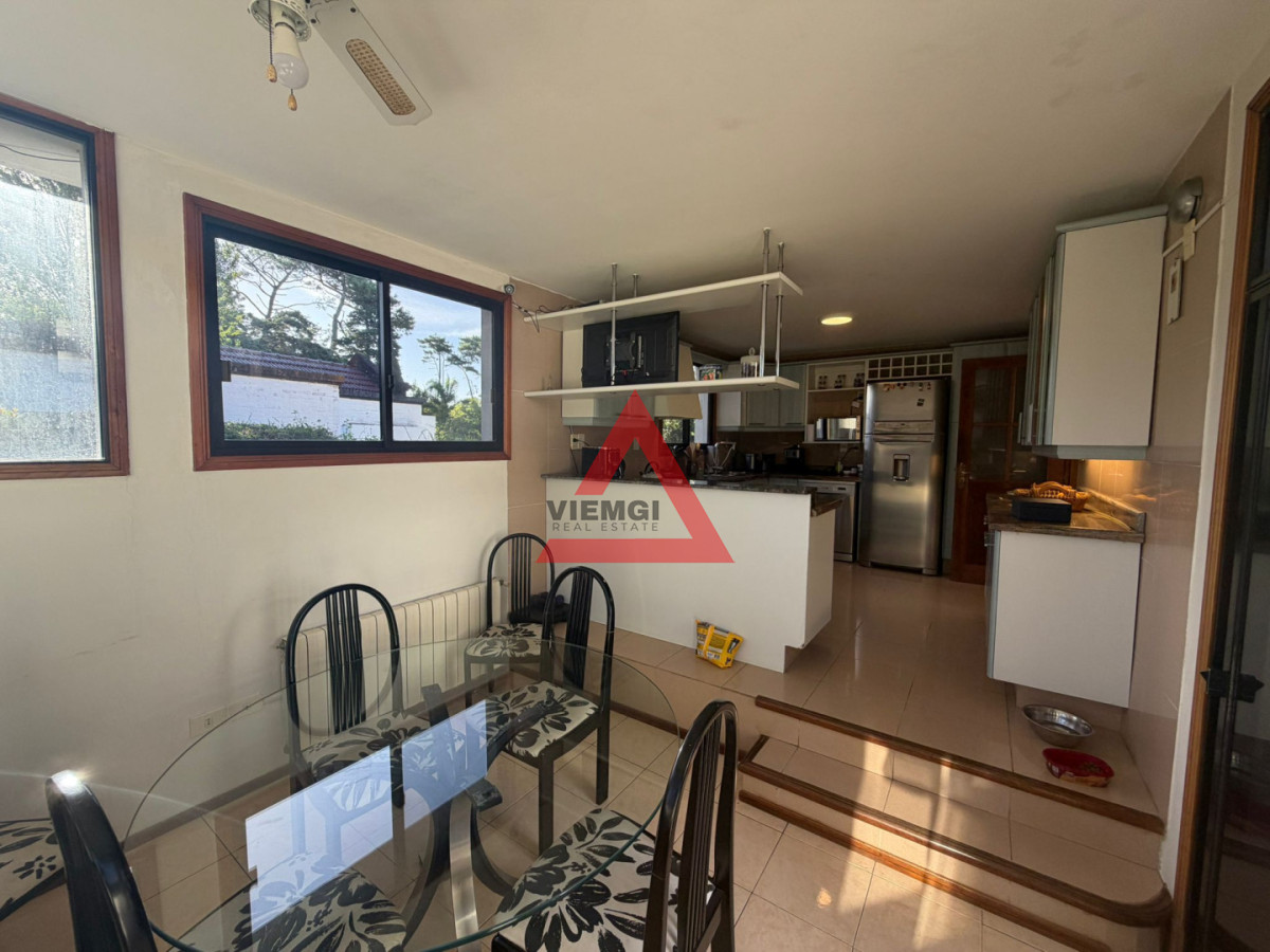 Casa ID.238 - Casa en Alquiler anual U$D 5500 Punta del este 3 dormitorios San Rafael , Parrillero , Piscina 