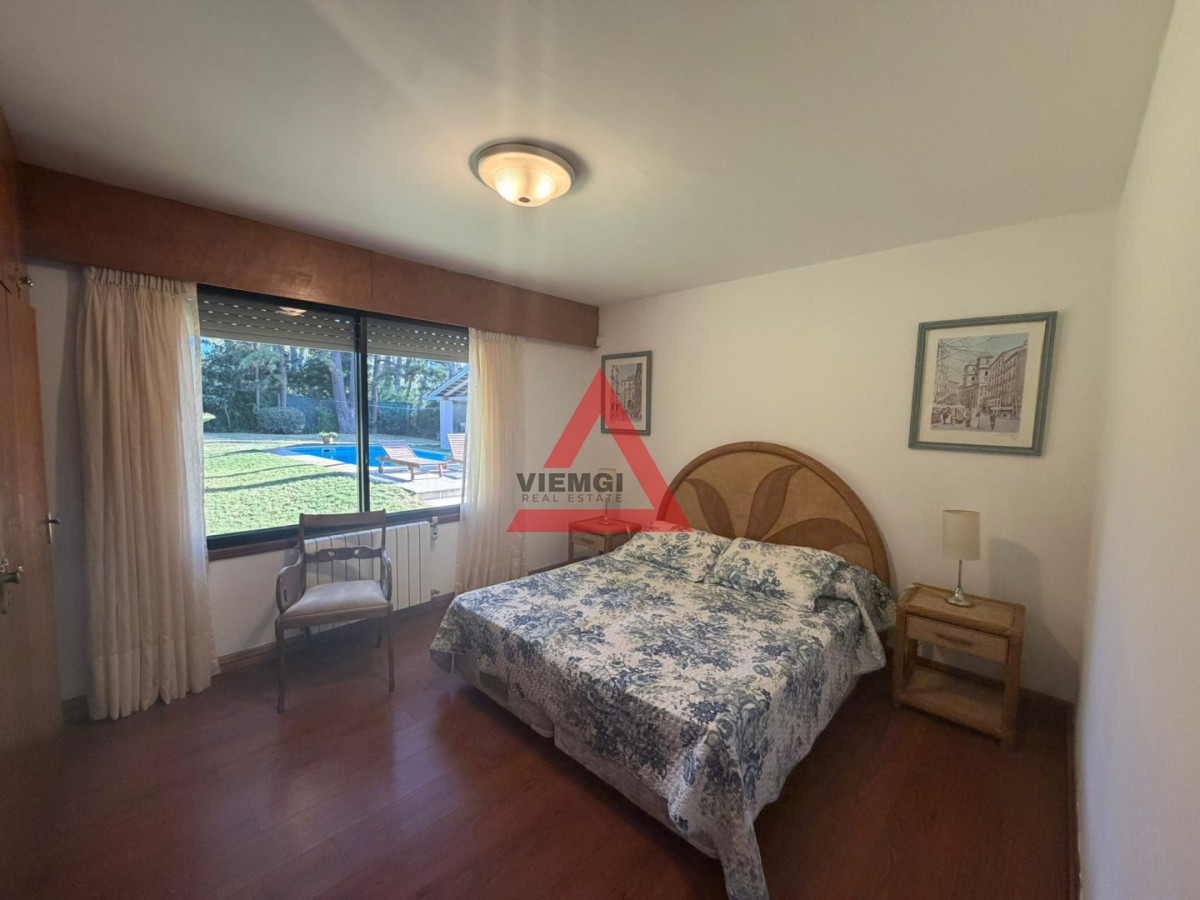 Casa ID.238 - Casa en Alquiler anual U$D 5500 Punta del este 3 dormitorios San Rafael , Parrillero , Piscina 