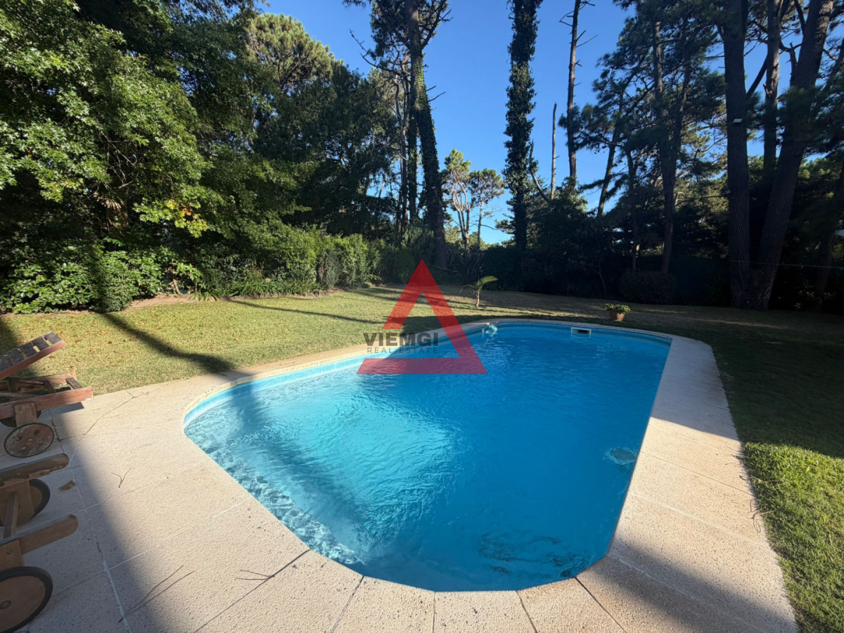 Casa ID.238 - Casa en Alquiler anual U$D 5500 Punta del este 3 dormitorios San Rafael , Parrillero , Piscina 