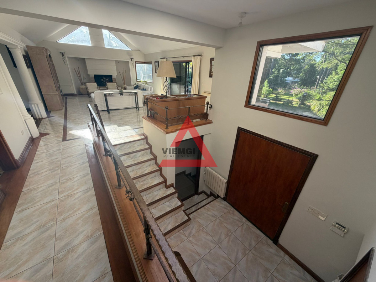 Casa ID.238 - Casa en Alquiler anual U$D 5500 Punta del este 3 dormitorios San Rafael , Parrillero , Piscina 