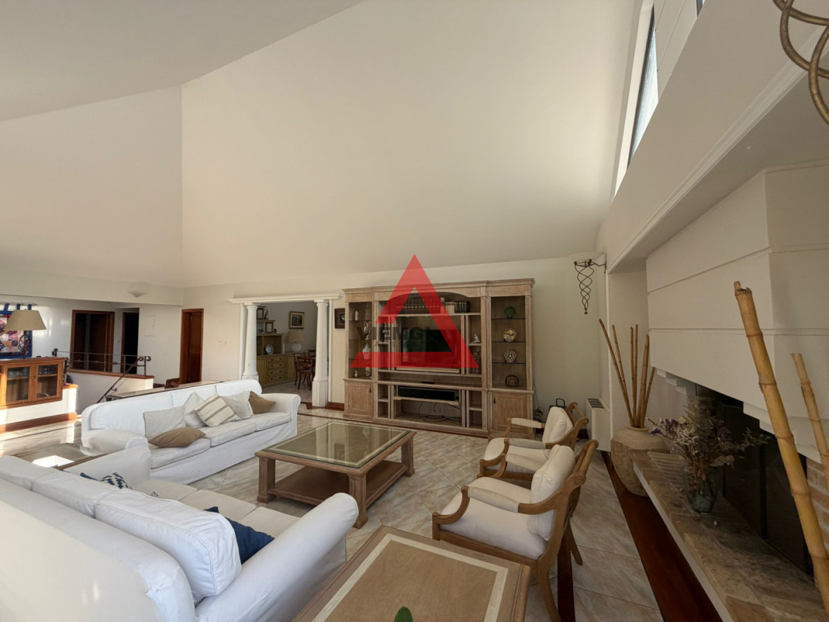 Casa ID.238 - Casa en Alquiler anual U$D 5500 Punta del este 3 dormitorios San Rafael , Parrillero , Piscina 