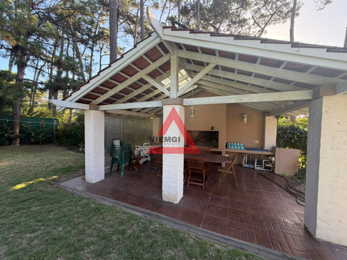 Casa ID.238 - Casa en Alquiler anual U$D 5500 Punta del este 3 dormitorios San Rafael , Parrillero , Piscina 