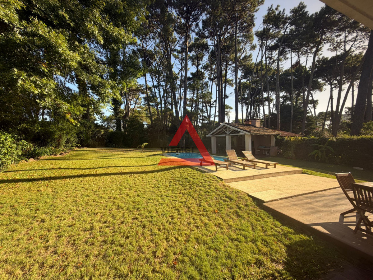 Casa ID.238 - Casa en Alquiler anual U$D 5500 Punta del este 3 dormitorios San Rafael , Parrillero , Piscina 