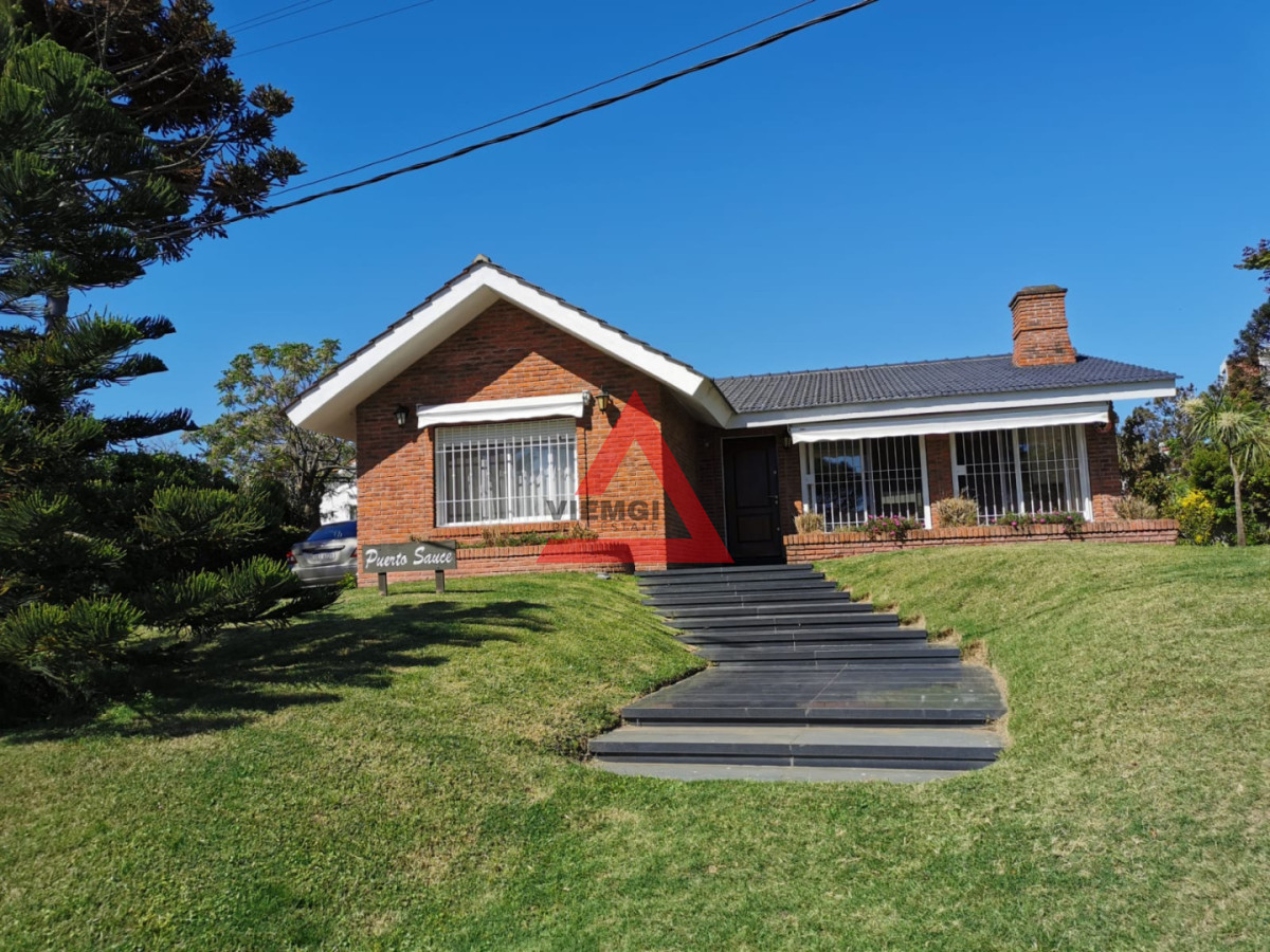 Casa ID.244 - Casa en venta en Punta del este de 4 dormitorios , Playa mansa