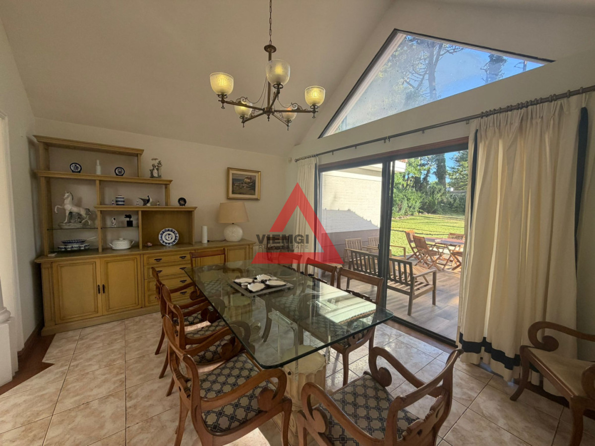 Casa ID.238 - Casa en Alquiler anual U$D 5500 Punta del este 3 dormitorios San Rafael , Parrillero , Piscina 
