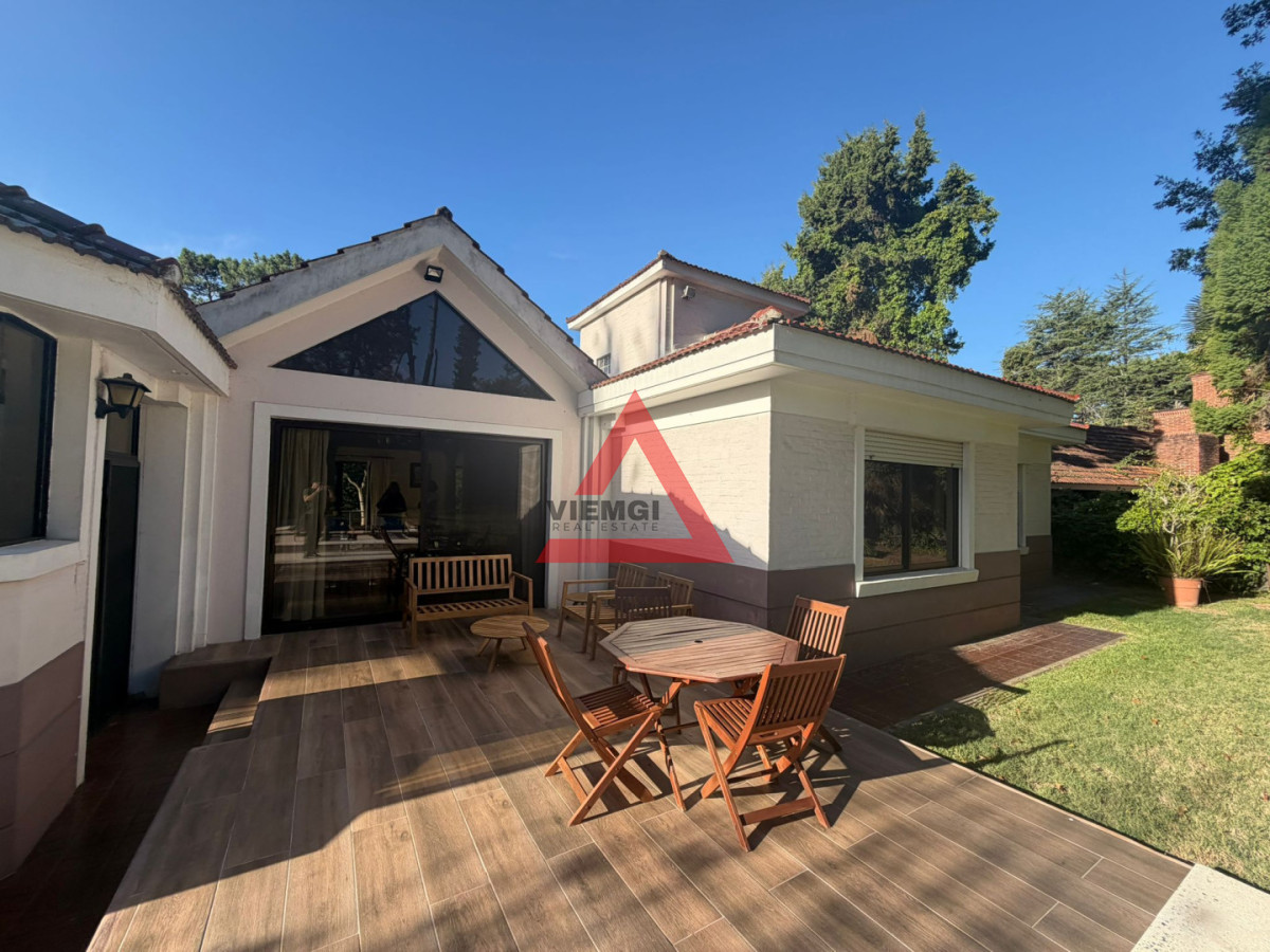 Casa ID.238 - Casa en Alquiler anual U$D 5500 Punta del este 3 dormitorios San Rafael , Parrillero , Piscina 