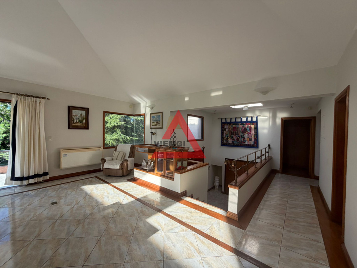 Casa ID.238 - Casa en Alquiler anual U$D 5500 Punta del este 3 dormitorios San Rafael , Parrillero , Piscina 