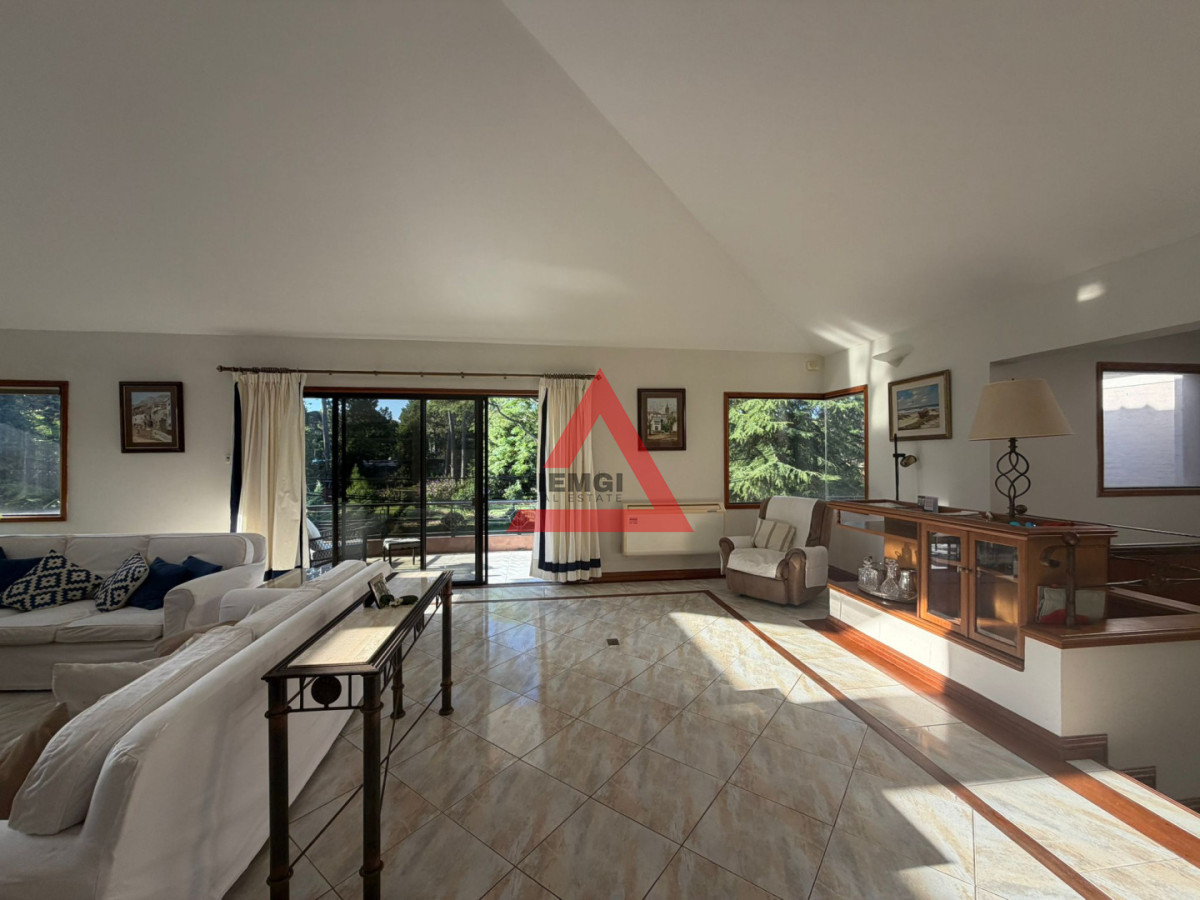 Casa ID.238 - Casa en Alquiler anual U$D 5500 Punta del este 3 dormitorios San Rafael , Parrillero , Piscina 