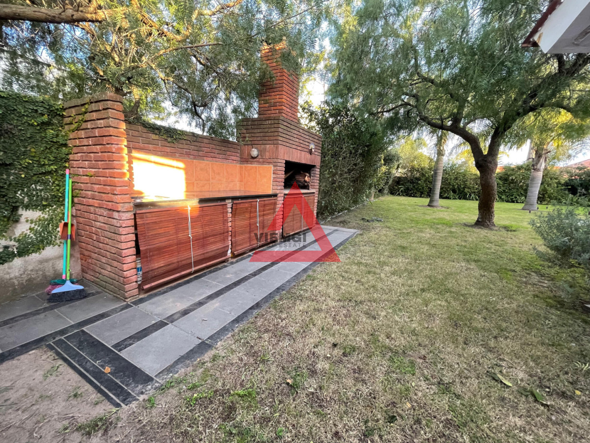 Casa ID.244 - Casa en venta en Punta del este de 4 dormitorios , Playa mansa