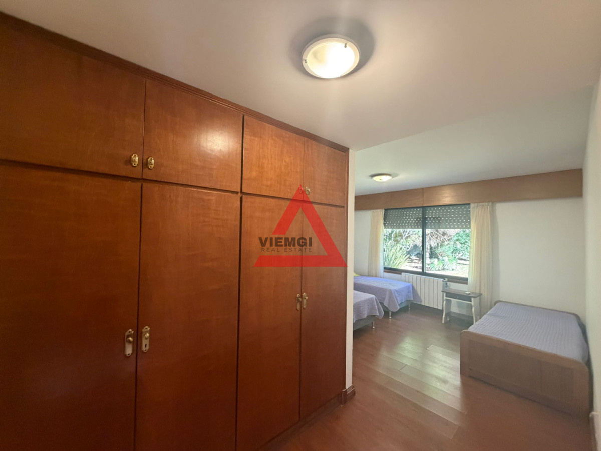 Casa ID.238 - Casa en Alquiler anual U$D 5500 Punta del este 3 dormitorios San Rafael , Parrillero , Piscina 