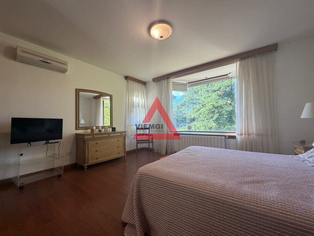 Casa ID.238 - Casa en Alquiler anual U$D 5500 Punta del este 3 dormitorios San Rafael , Parrillero , Piscina 
