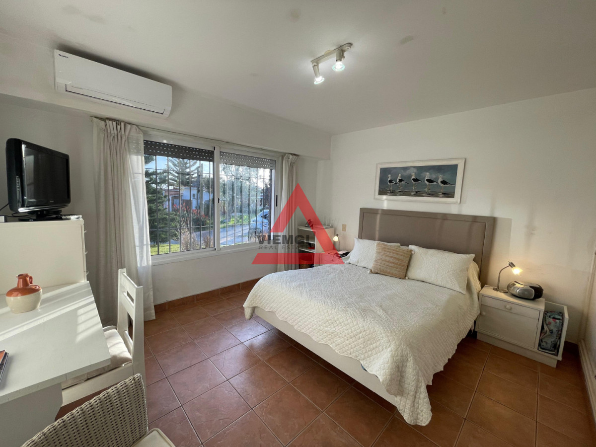 Casa ID.244 - Casa en venta en Punta del este de 4 dormitorios , Playa mansa