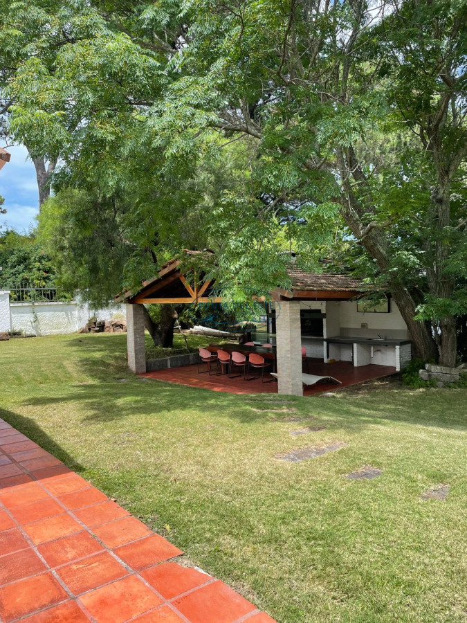 Casa ID.33 - Casa en alquiler de 4 dormitorios de temporada en Punta del este , Playa mansa 