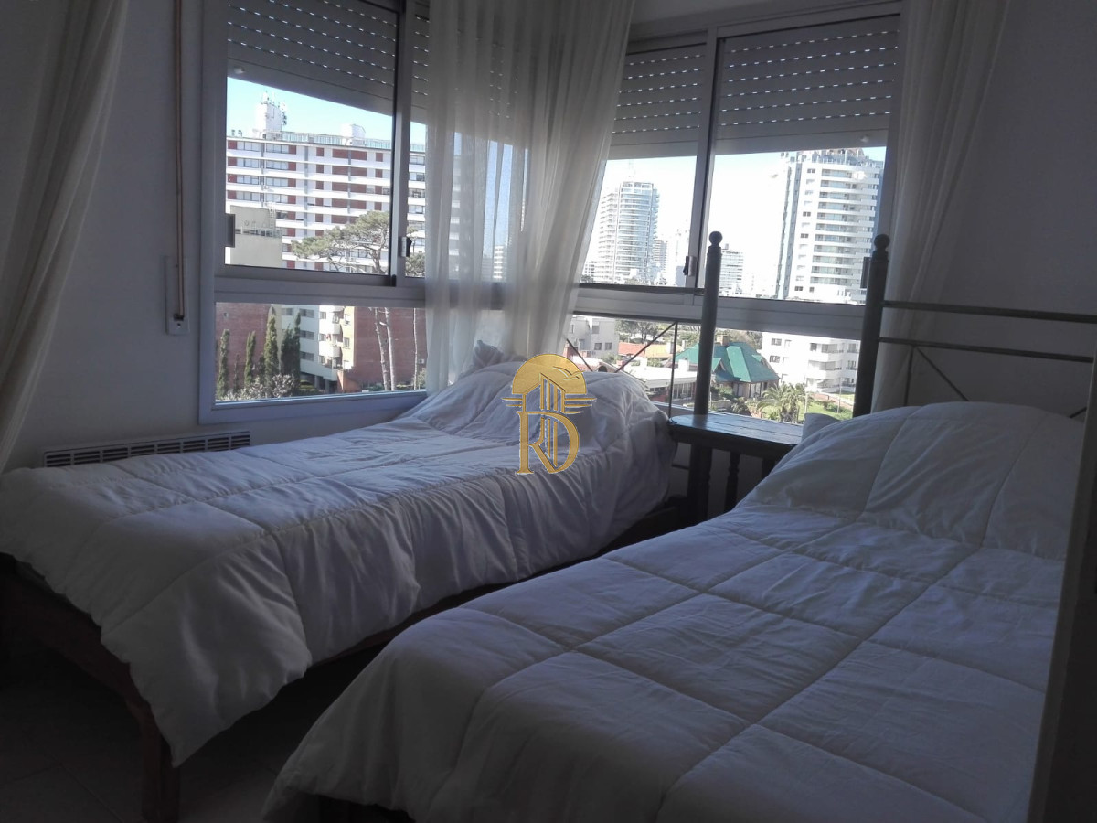 Apartamento en Venta de 2 dormitorios y medio en Punta del este , Playa Brava , Edificio Long Beach -id-818-9