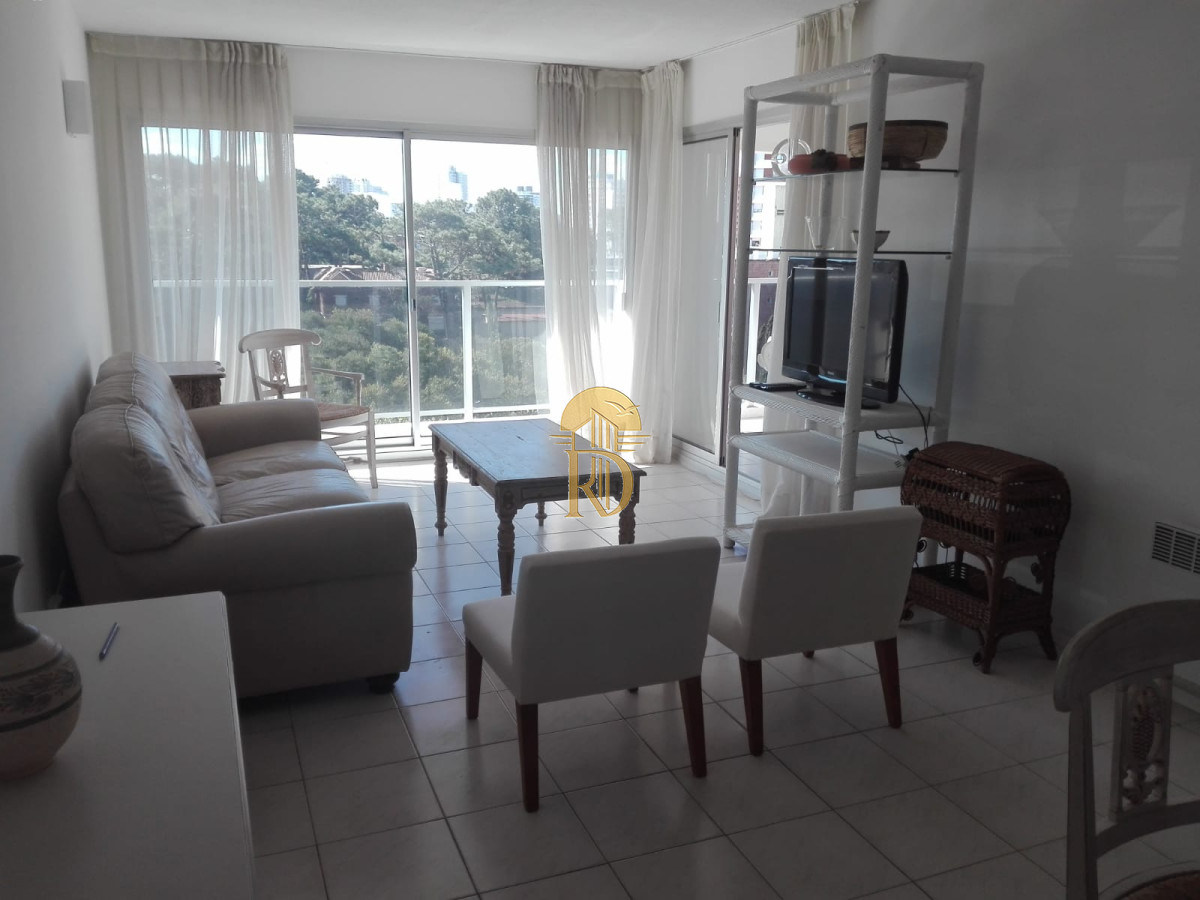 Apartamento en Venta de 2 dormitorios y medio en Punta del este , Playa Brava , Edificio Long Beach -id-818-3