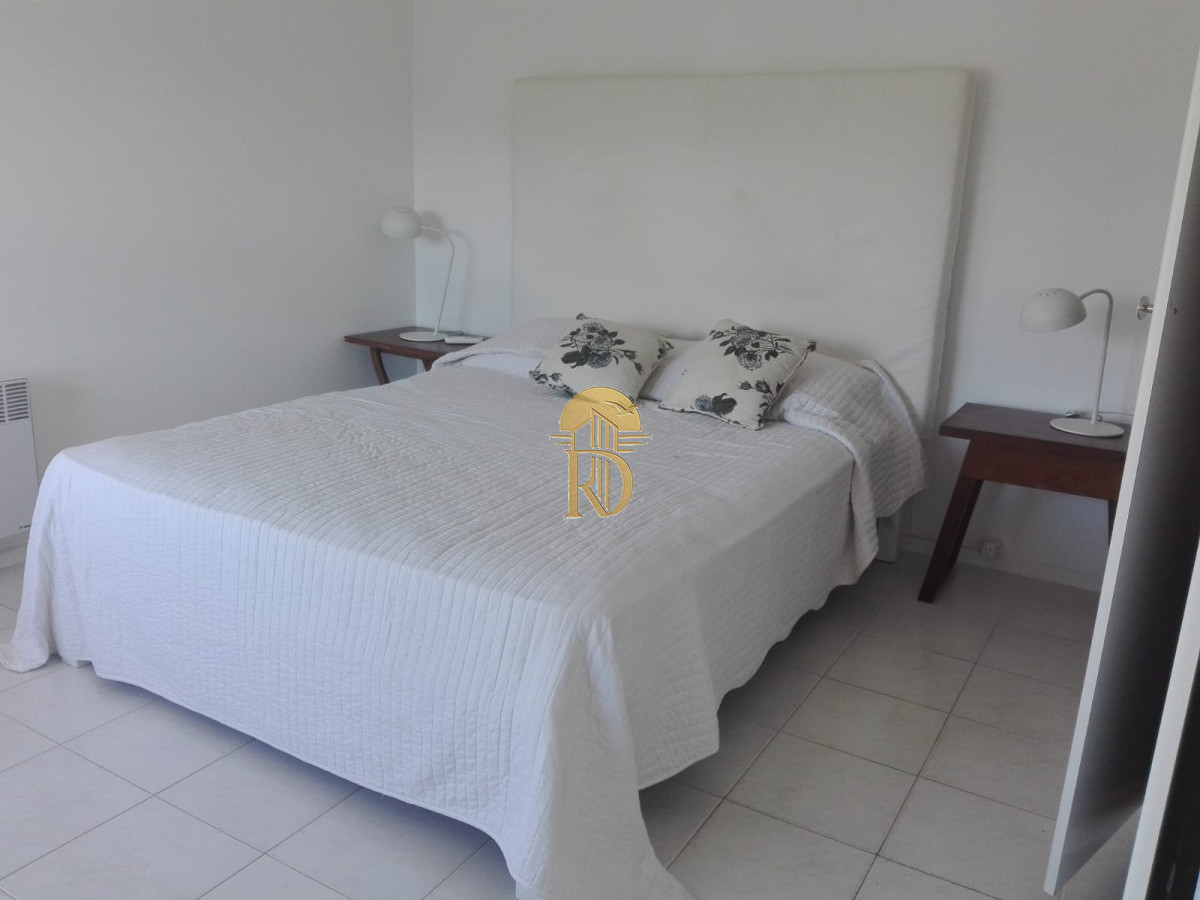 Apartamento en Venta de 2 dormitorios y medio en Punta del este , Playa Brava , Edificio Long Beach -id-818-6