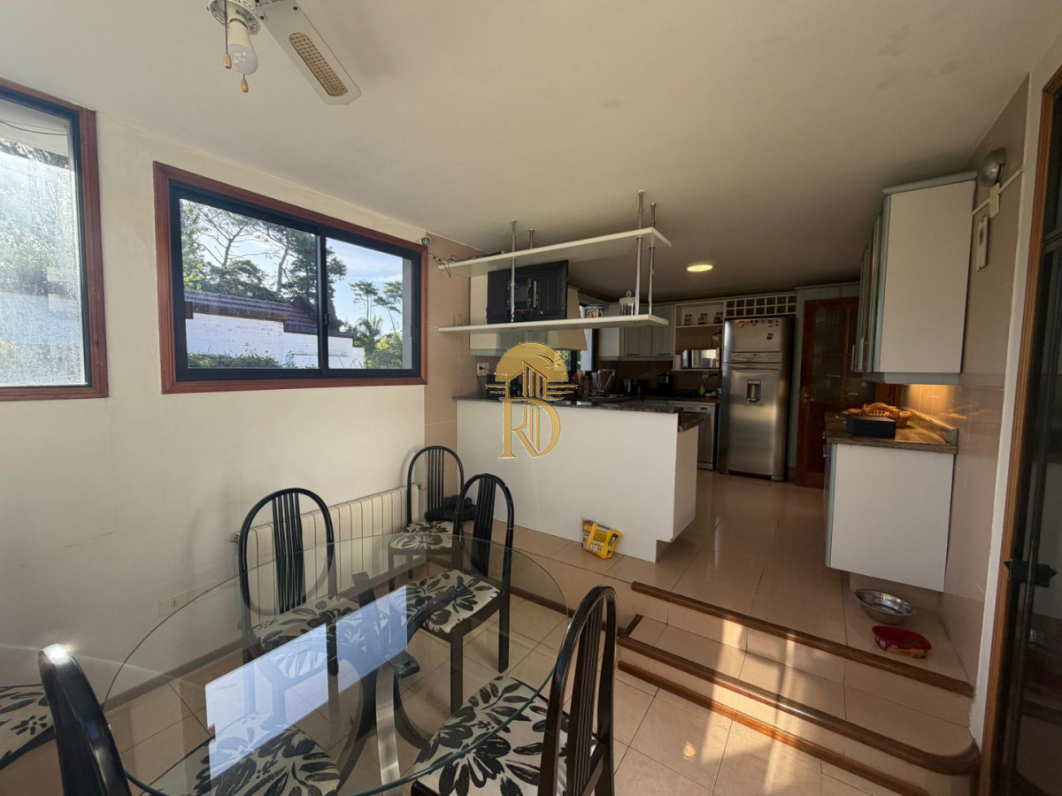 Casa en Alquiler anual U$D 4500 Punta del este 3 dormitorios San Rafael , Parrillero , Piscina -id-838-22