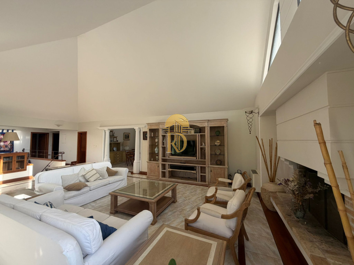 Casa en Alquiler anual U$D 4500 Punta del este 3 dormitorios San Rafael , Parrillero , Piscina -id-838-19