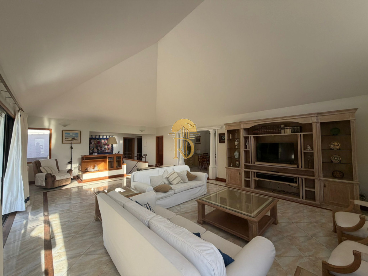 Casa en Alquiler anual U$D 4500 Punta del este 3 dormitorios San Rafael , Parrillero , Piscina -id-838-18