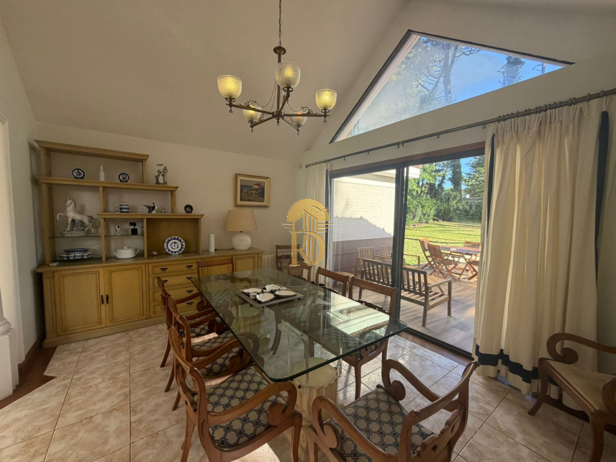 Casa en Alquiler anual U$D 4500 Punta del este 3 dormitorios San Rafael , Parrillero , Piscina -id-838-14