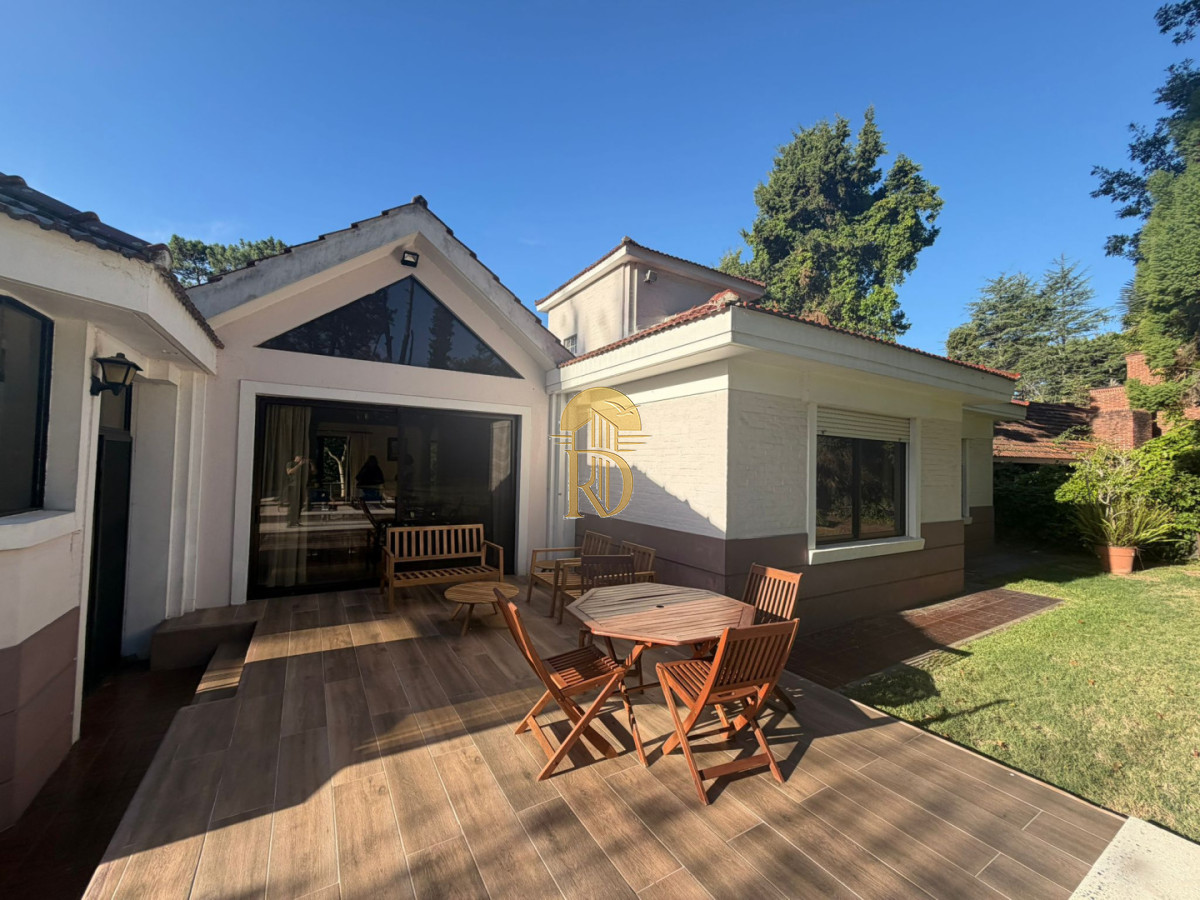 Casa en Alquiler anual U$D 4500 Punta del este 3 dormitorios San Rafael , Parrillero , Piscina -id-838-2