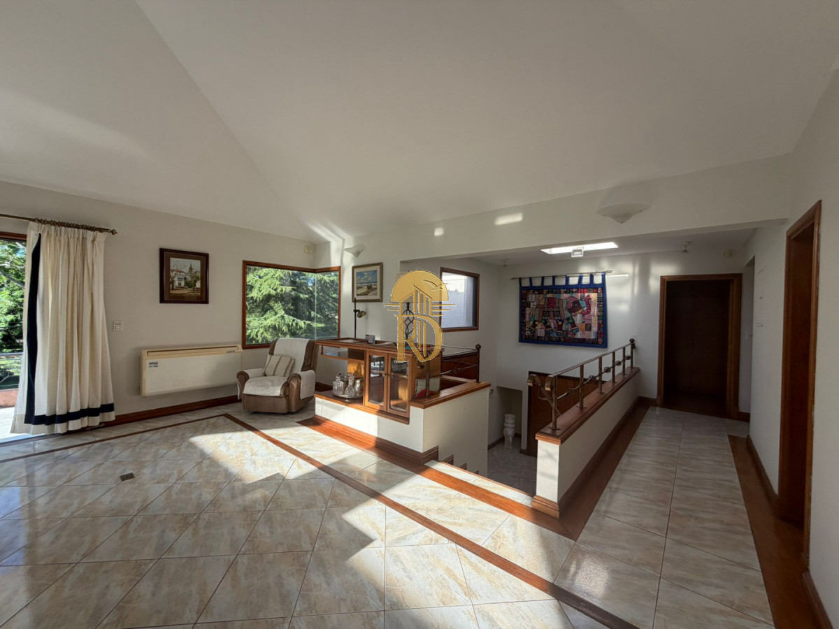 Casa en Alquiler anual U$D 4500 Punta del este 3 dormitorios San Rafael , Parrillero , Piscina -id-838-10