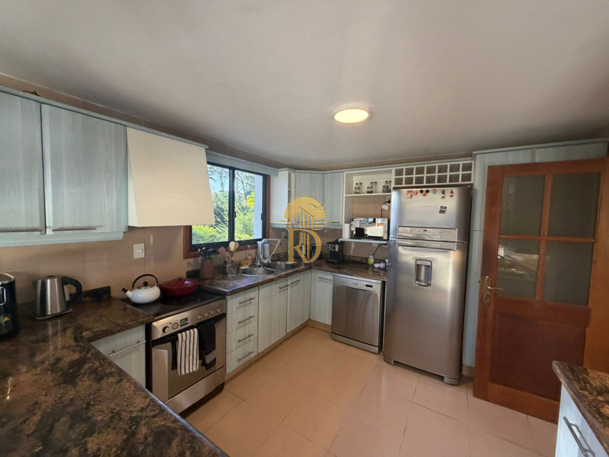 Casa en Alquiler anual U$D 4500 Punta del este 3 dormitorios San Rafael , Parrillero , Piscina -id-838-16