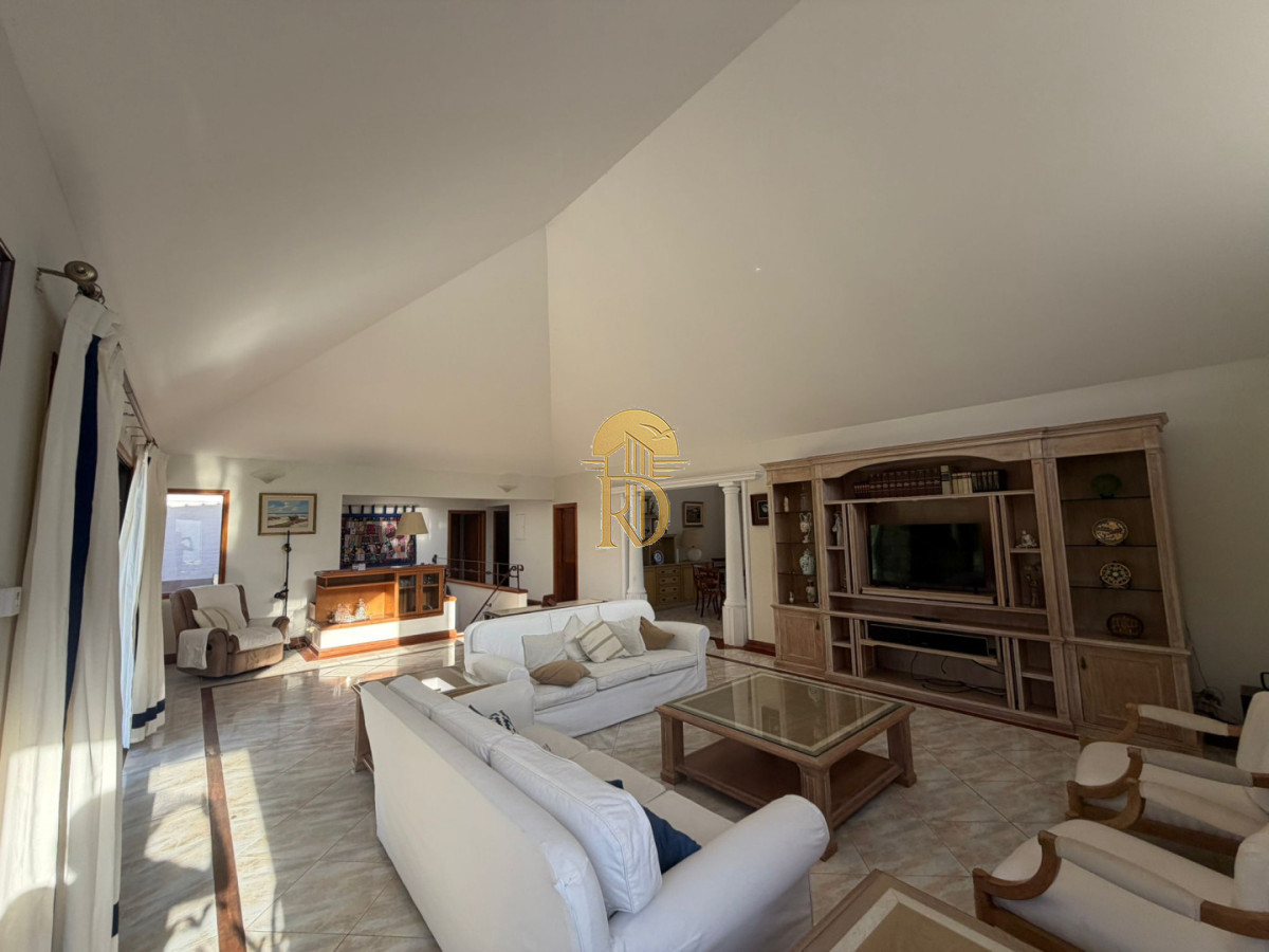 Casa en Alquiler anual U$D 4500 Punta del este 3 dormitorios San Rafael , Parrillero , Piscina -id-838-11