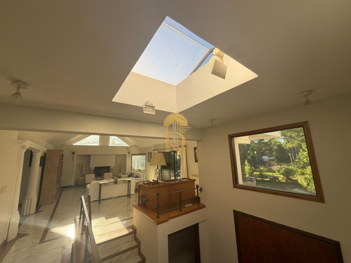 Casa en Alquiler anual U$D 4500 Punta del este 3 dormitorios San Rafael , Parrillero , Piscina -id-838-12