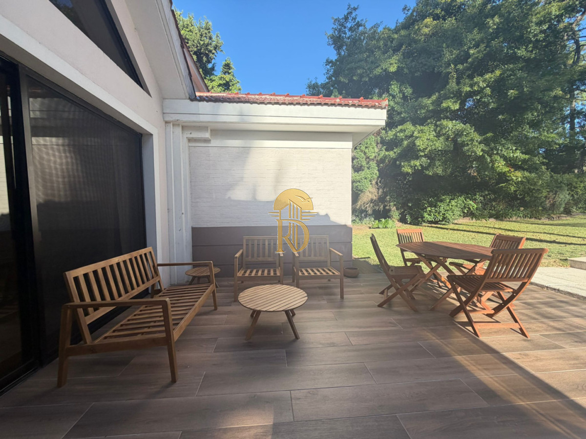 Casa en Alquiler anual U$D 4500 Punta del este 3 dormitorios San Rafael , Parrillero , Piscina -id-838-25