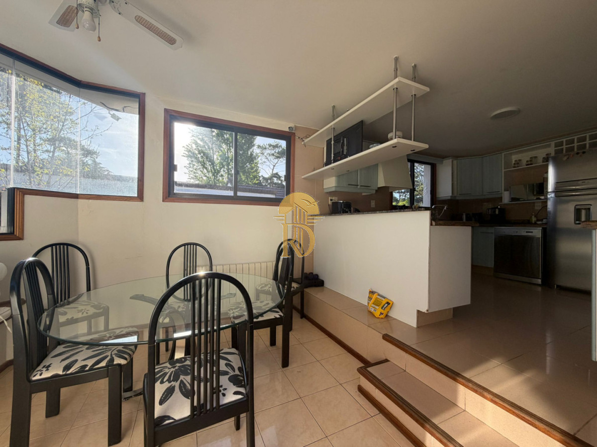 Casa en Alquiler anual U$D 4500 Punta del este 3 dormitorios San Rafael , Parrillero , Piscina -id-838-15