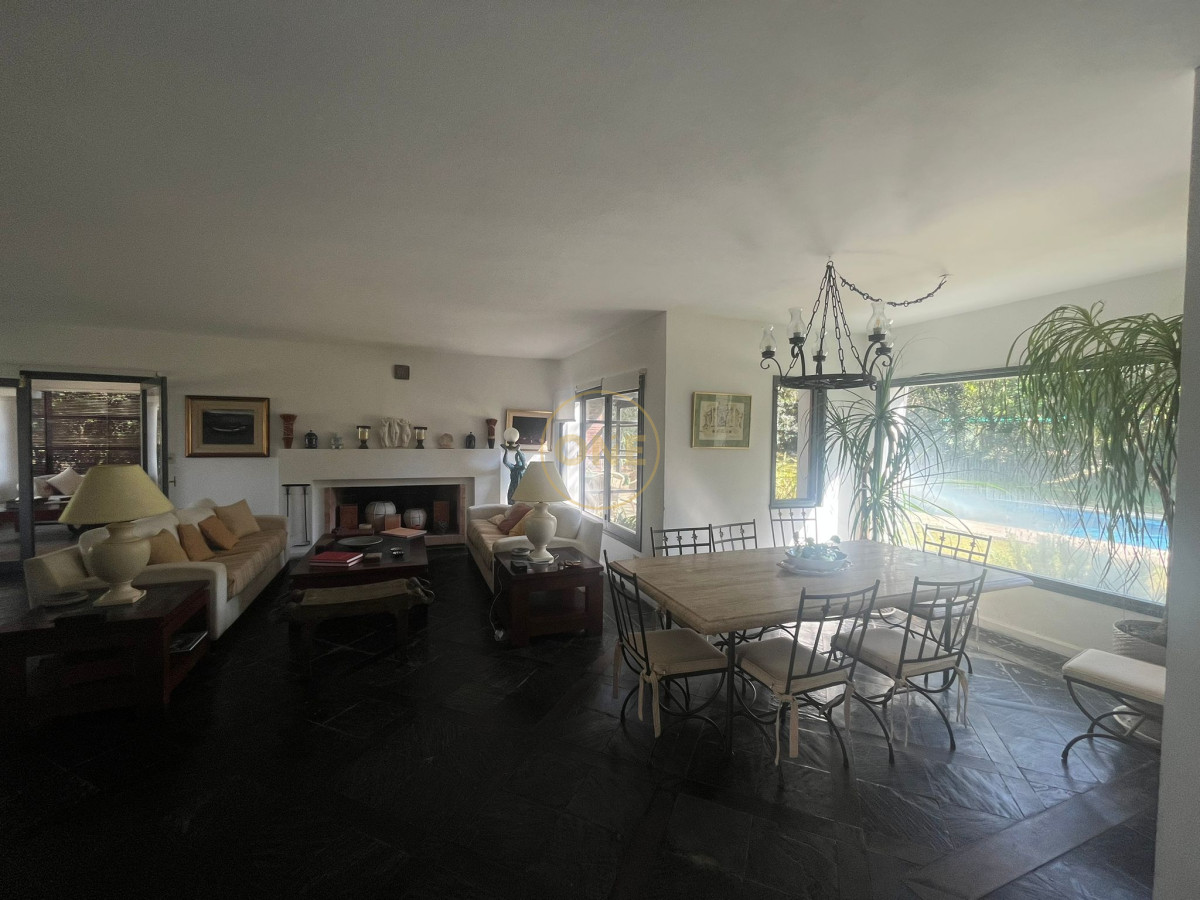 Casa ID.2062 - Casa en Alquiler de Temporada en Punta del este con gran capacidad  , a pasos de Playa Brava 