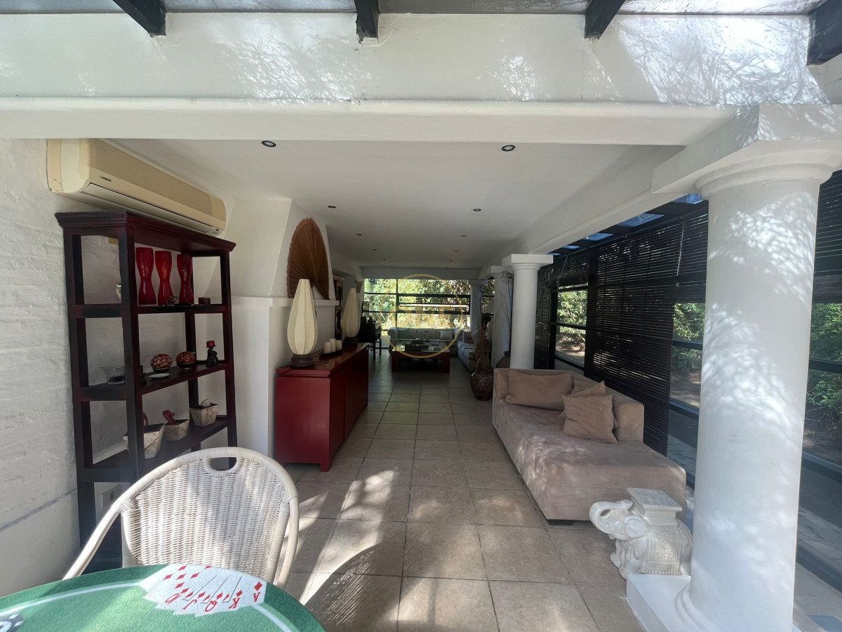 Casa ID.2062 - Casa en Alquiler de Temporada en Punta del este con gran capacidad  , a pasos de Playa Brava 