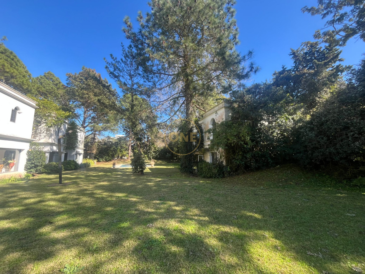 Casa ID.2062 - Casa en Alquiler de Temporada en Punta del este con gran capacidad  , a pasos de Playa Brava 