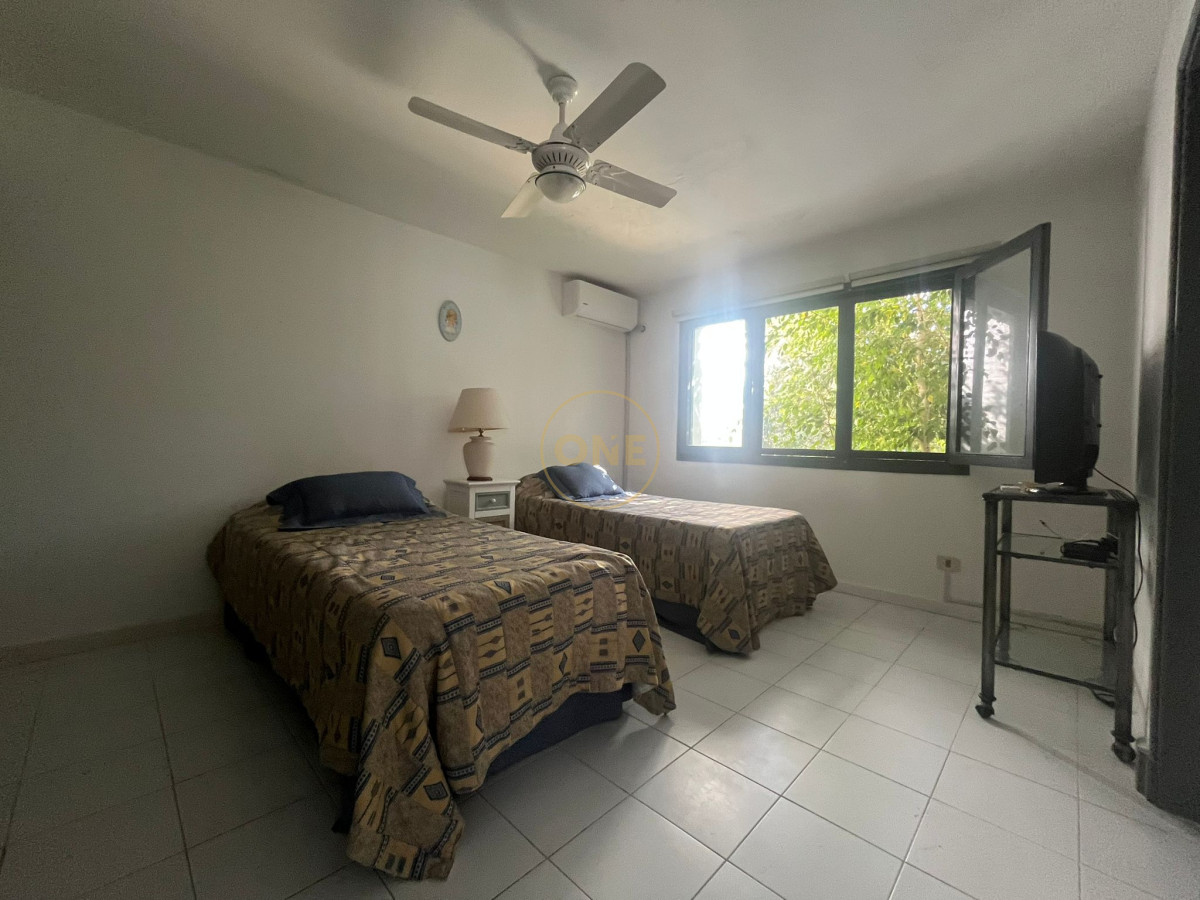 Casa ID.2062 - Casa en Alquiler de Temporada en Punta del este con gran capacidad  , a pasos de Playa Brava 