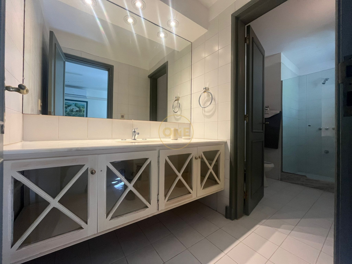 Casa ID.2062 - Casa en Alquiler de Temporada en Punta del este con gran capacidad  , a pasos de Playa Brava 