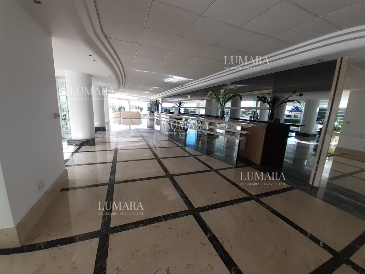 Apartamento ID.3084 - Apartamento en venta de 3 dormitorios en Punta del este , Playa brava , 