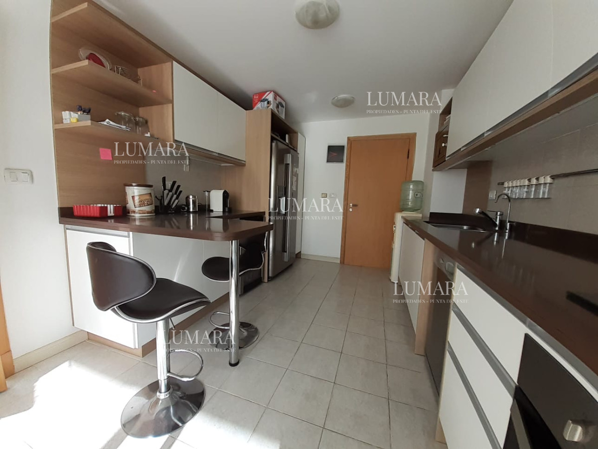 Apartamento ID.3084 - Apartamento en venta de 3 dormitorios en Punta del este , Playa brava , 