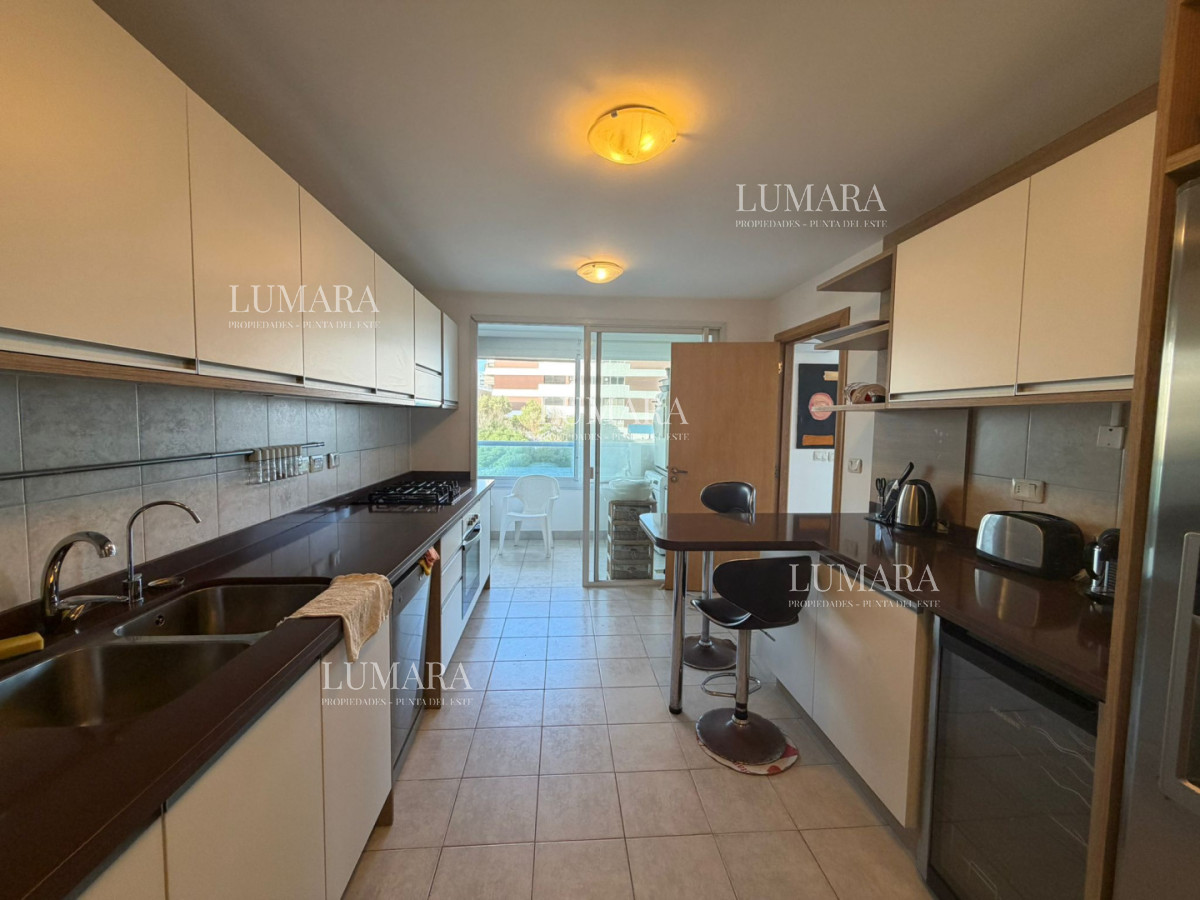 Apartamento ID.3084 - Apartamento en venta de 3 dormitorios en Punta del este , Playa brava , 
