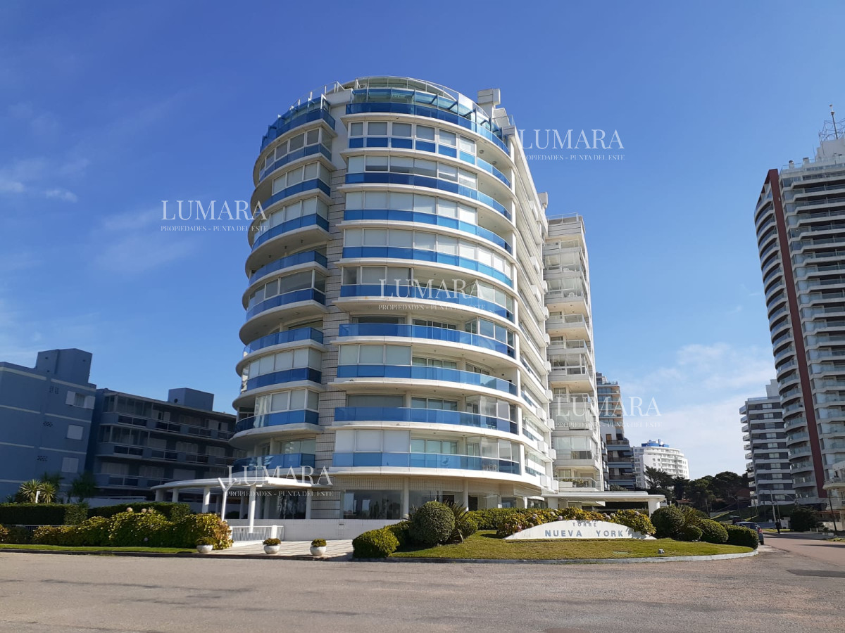 Apartamento ID.3084 - Apartamento en venta de 3 dormitorios en Punta del este , Playa brava , 